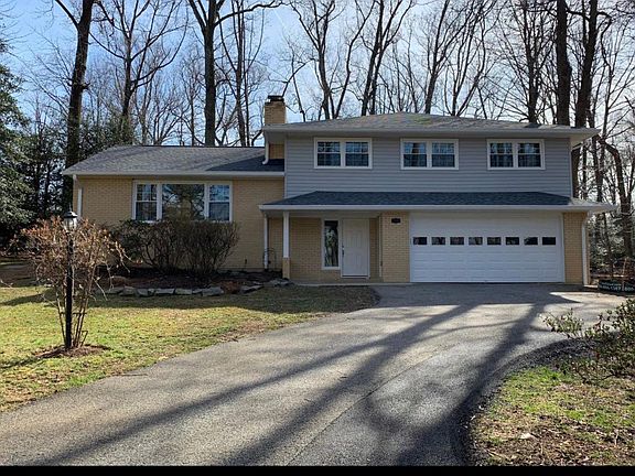 3rd image of 731 Carlisle Dr
