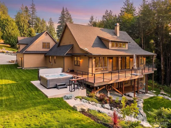 17345 Olympic Pl, Mount Vernon, WA 98274