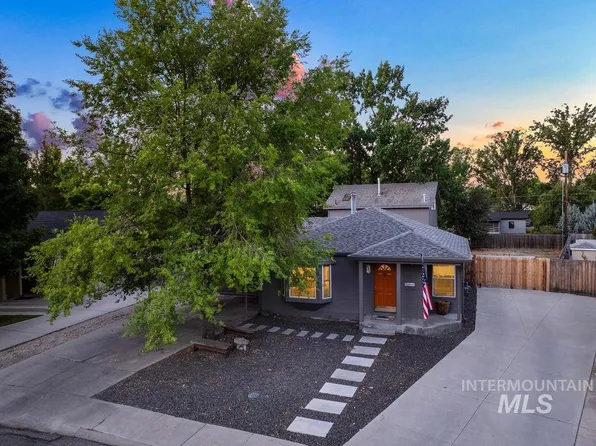 425 N Riverview Dr, Boise, ID 83712