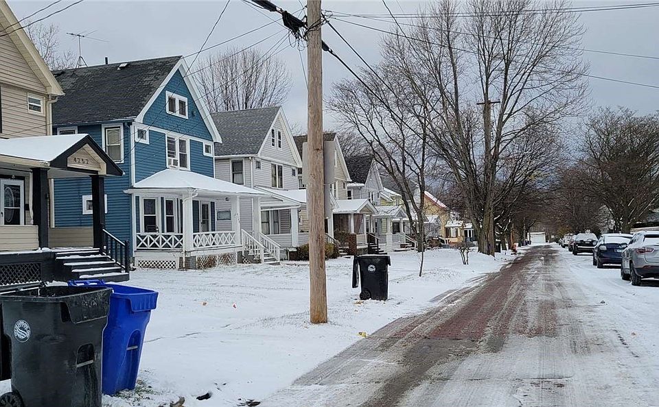 2nd image of 4267 W 21st St