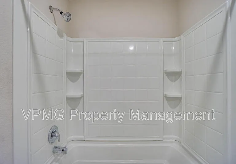 2620 NE 117th Pl — Photo 18