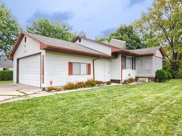 1310 Decamp St, Burton, MI 48529