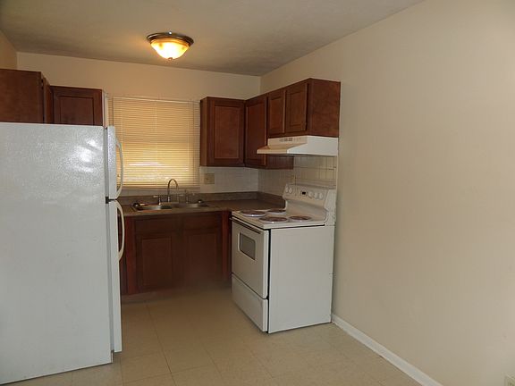 2nd image of 1465 Huntsville Dr #B