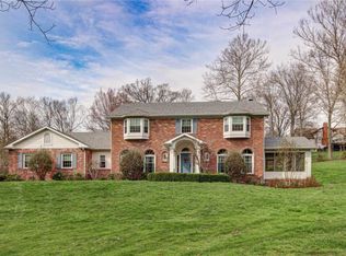 1707 Mason Knoll Rd, Saint Louis, MO 63131