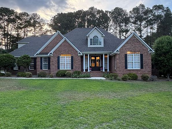 12 Woodgate Dr
