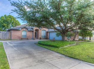 3200 Riverwood Dr, Fort Worth, TX 76116