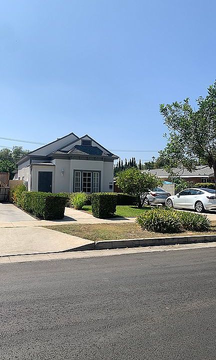 2nd image of 3330 La Clede Ave