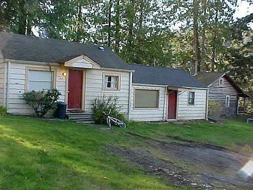 2nd image of 302 Cornet Bay Rd #A