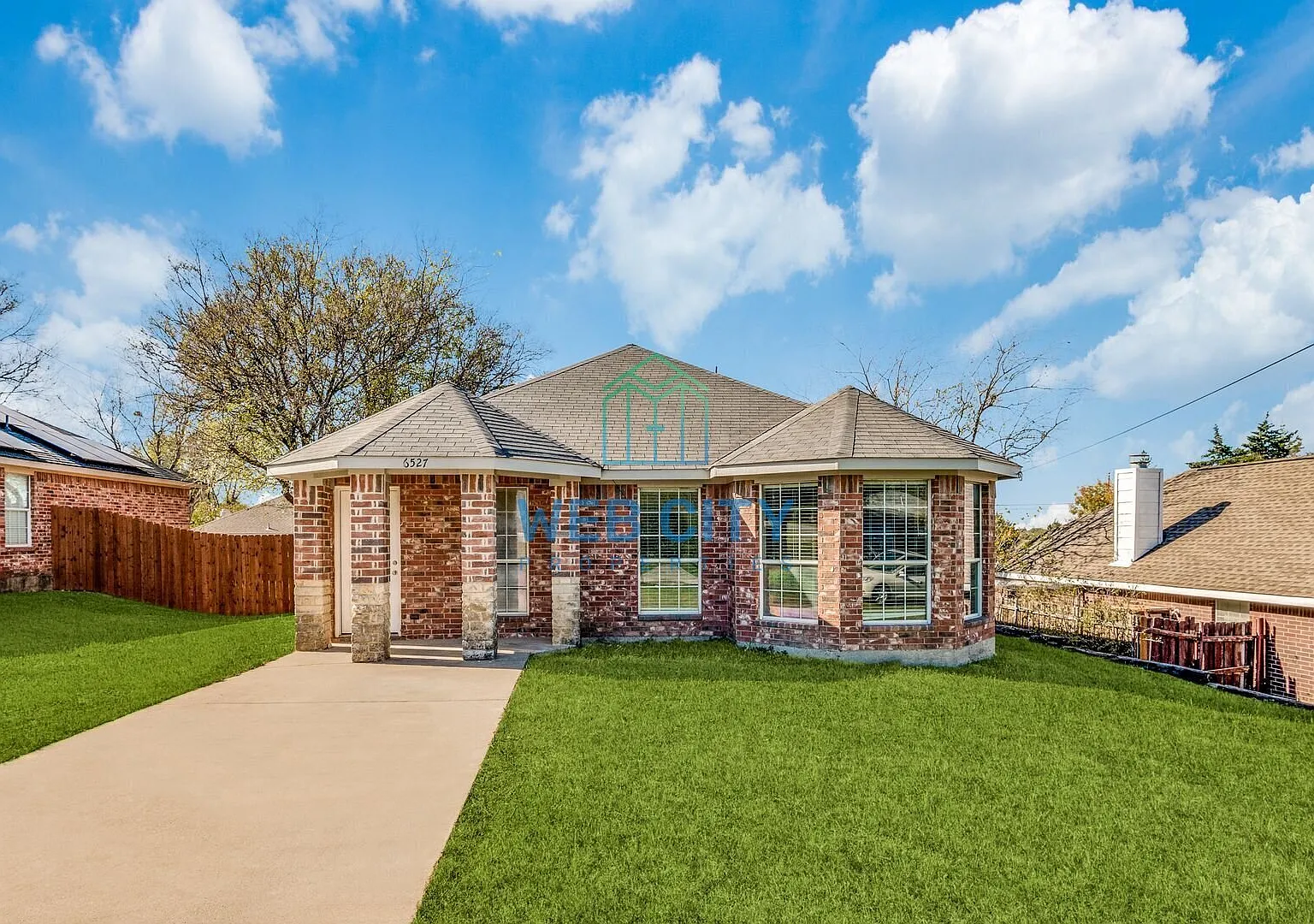 **Coming Soon** Beautiful Brick 3 Bed 2 Bath House For Rent In Dallas! — Photo 1
