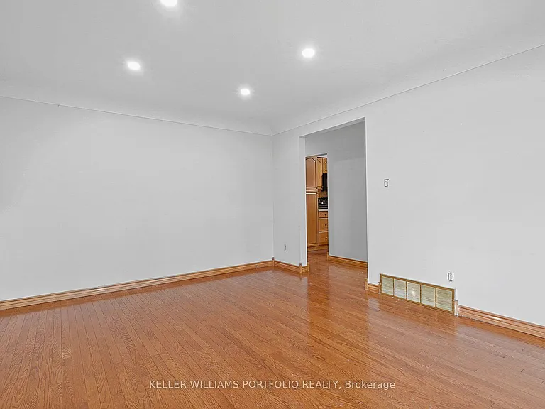 68 Athabasca St — Photo 5