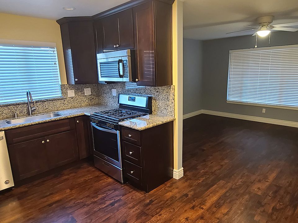 Living Room / Kitchen