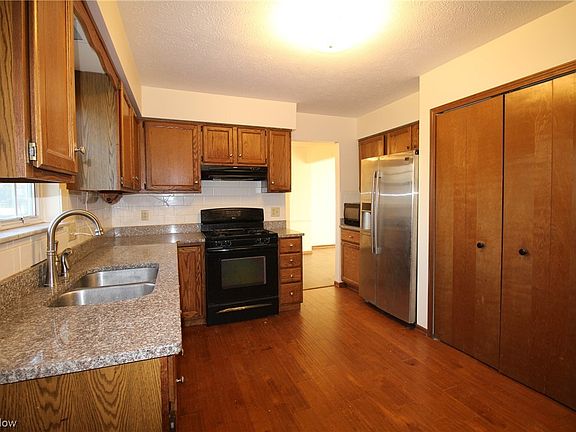 3rd image of 5595 Humelsine Dr