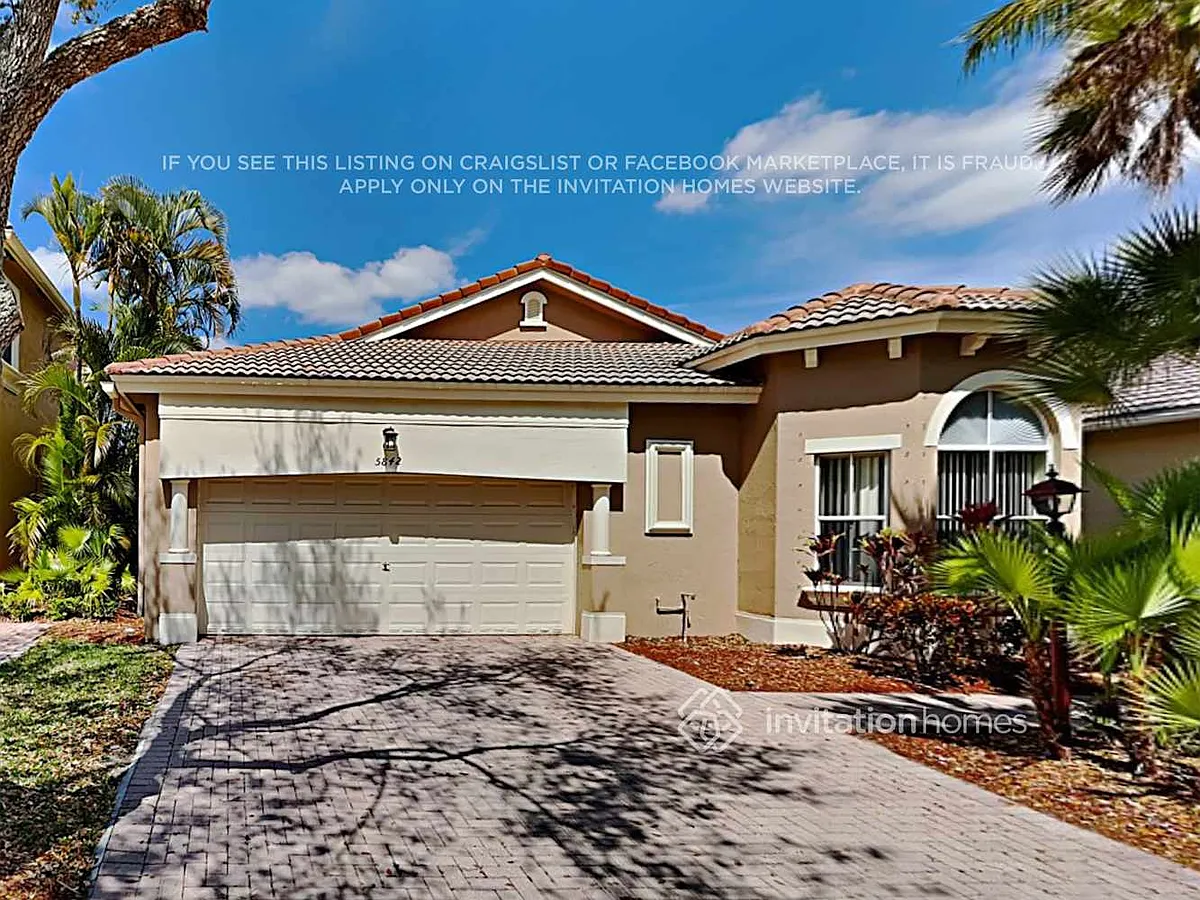 Building Photo - 5842 NW 119th Dr