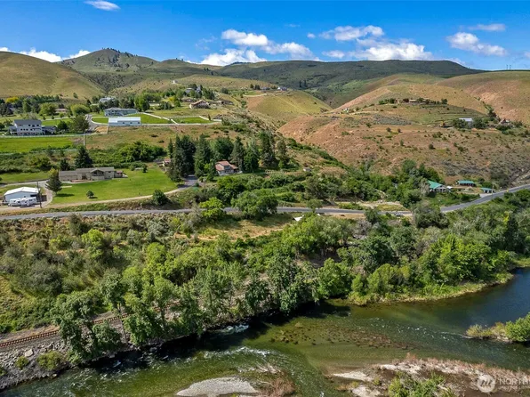 2080 Sleepy Hollow Road, Wenatchee, WA 98801