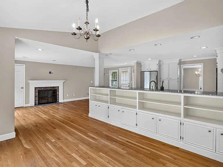 131 Montvale Rd — Photo 13