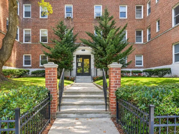 811 Bronx River Road #3H, Bronxville, NY 10708