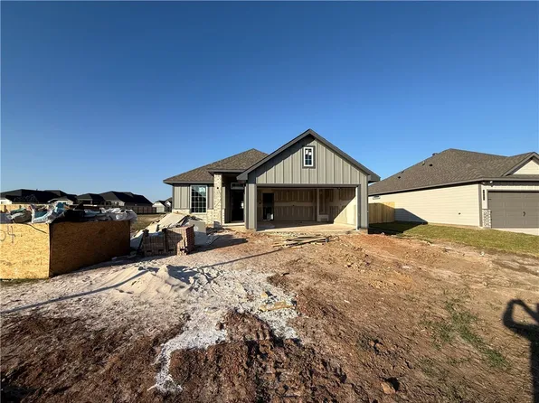 7804 Leadtree Dr, Navasota, TX 77868