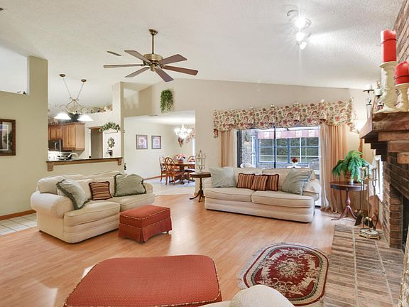 3rd image of 5817 Nob Hill Blvd