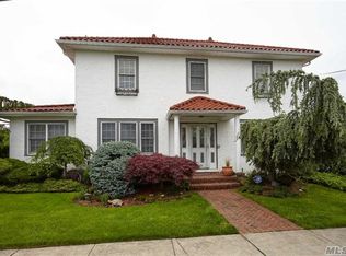 24 Durland Rd, Lynbrook, NY 11563