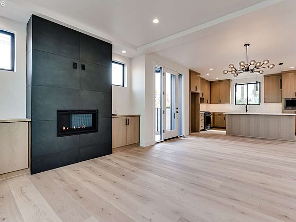 5th image of 2624 Gilham Rd