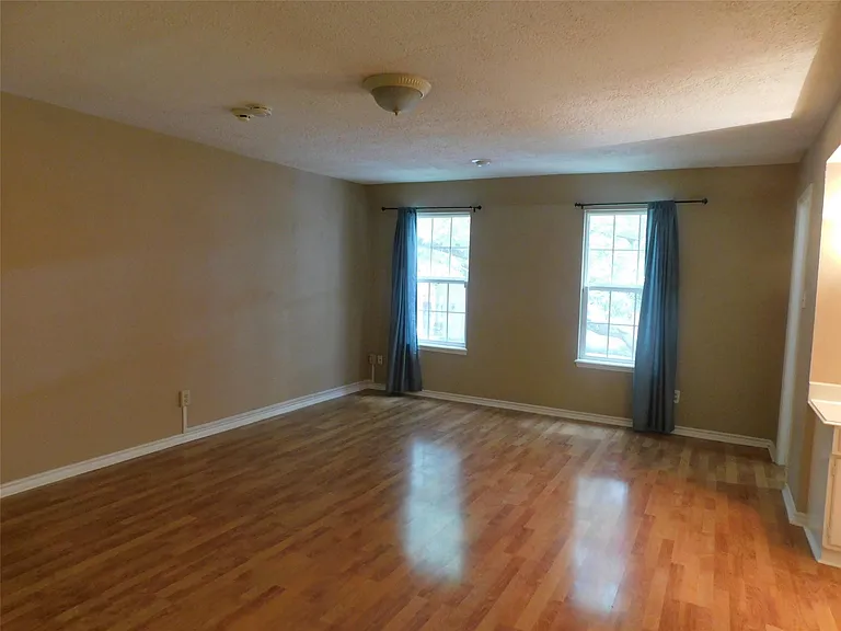 472 N Post Oak Ln — Photo 43