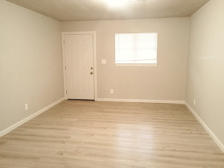 7106 Sears Ter — Photo 2