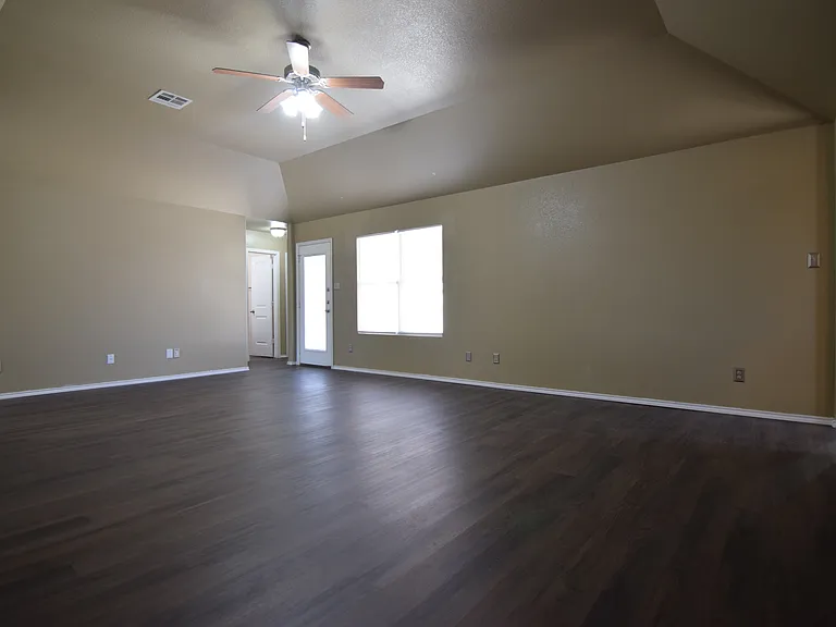 300 Curtis Dr — Photo 10