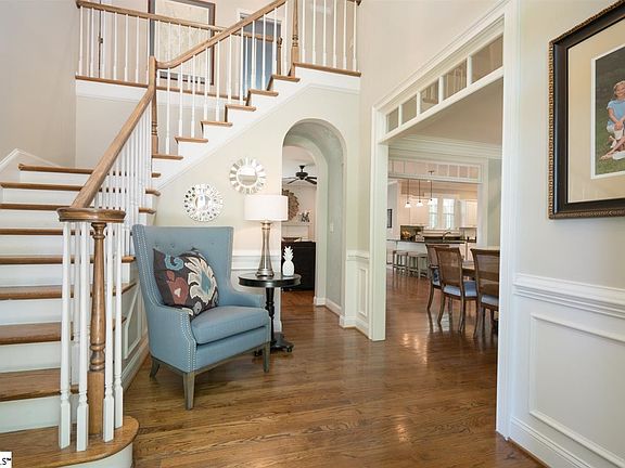 3rd image of 108 Ashbury Dr