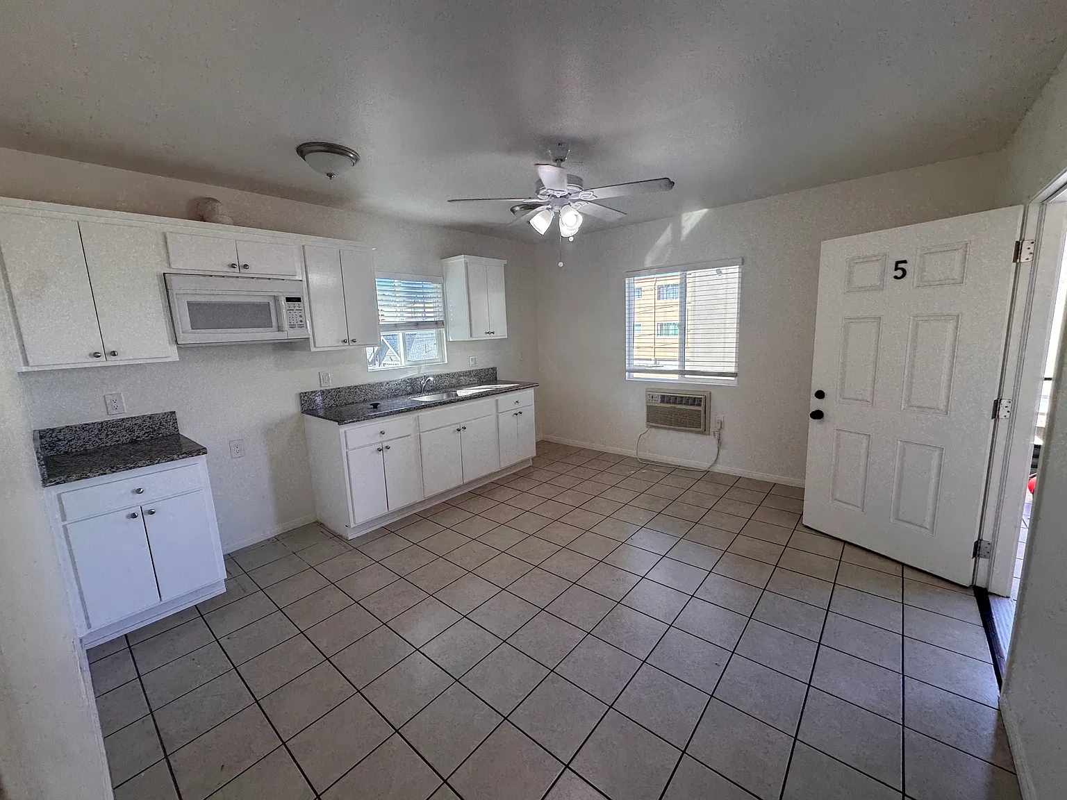 1 bed, 900 sqft, $1,750 — Photo 3