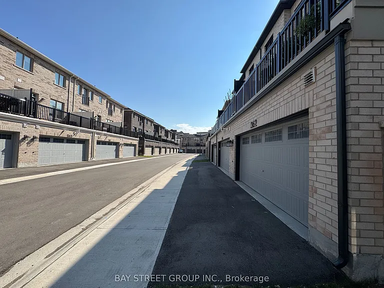 1362 William Halton Pkwy W — Photo 21