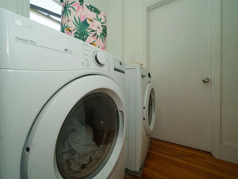 39 Strathmore Rd #2 — Photo 12