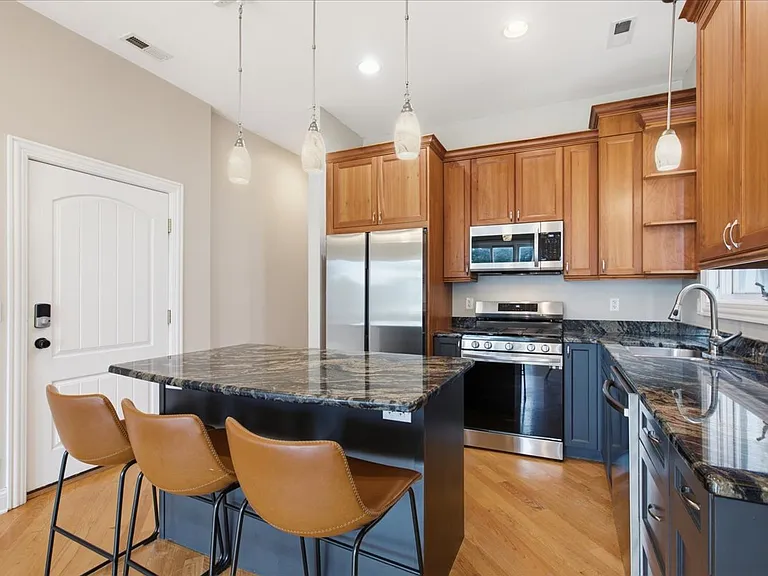 2151 W Warren Blvd #2 — Photo 3
