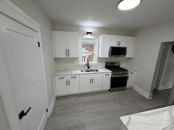 2nd image of 1624 Carlisle AVENUE