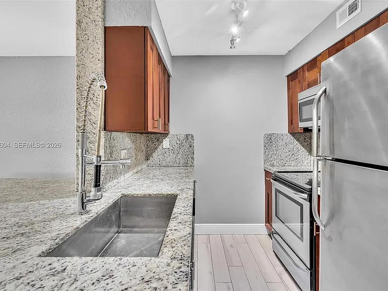 2851 N Oakland Forest Dr #111 — Photo 2