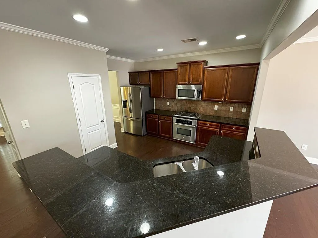 4 bed, 3.5 bath, 1748 sqft, $2,850 — Photo 2