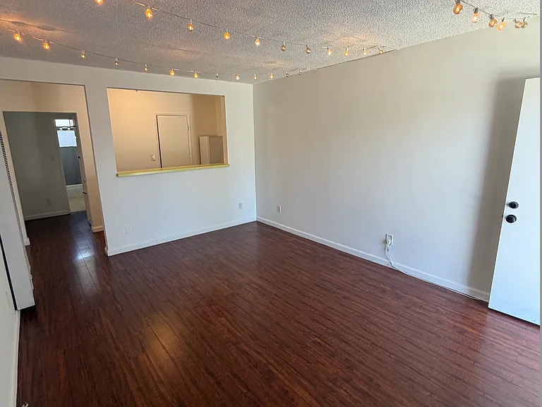 11300 Youngworth St #5 — Photo 8