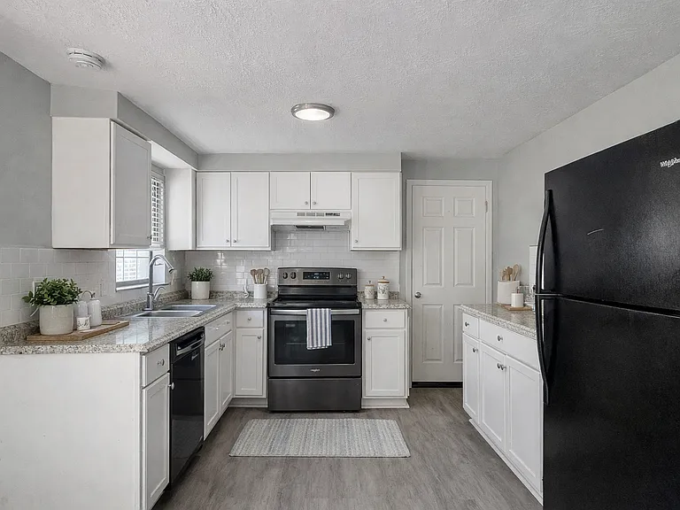 7740 Arble Dr — Photo 4
