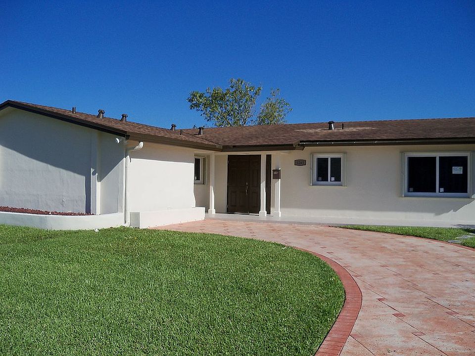 1st image of 3265 Village Green Dr