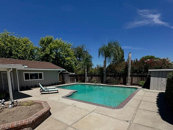 2nd image of 404 Robin Hood Dr