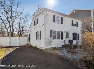 26 Bay Ave, Middletown, NJ 07748