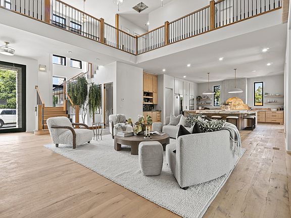 4th image of 860 Brook Hollow Rd