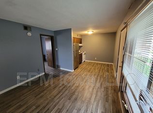 716 Randolph St APT 12, Waterloo, IA 50702