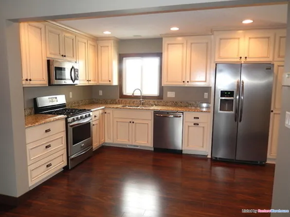 5523 E Oberlin Cir NE, Fridley, MN 55432