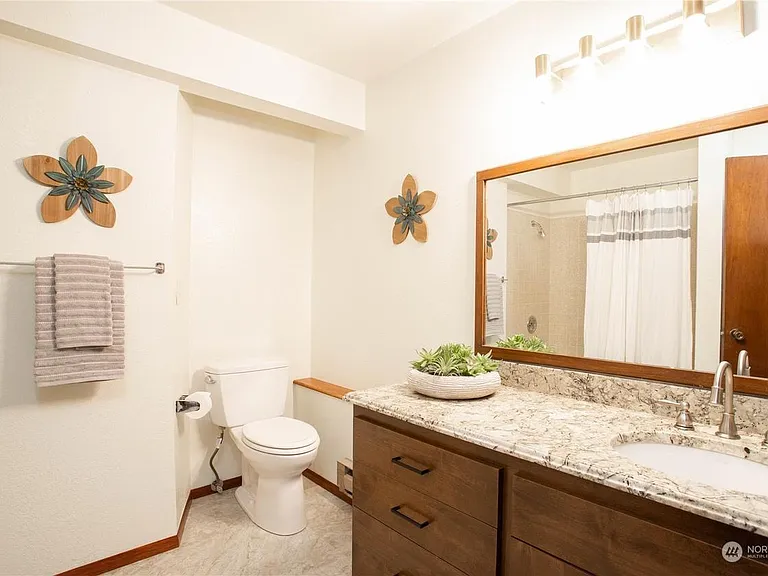 2215 S Castle Way — Photo 15