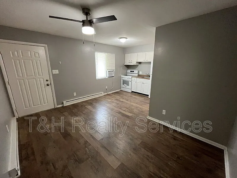 Building Photo - 8820 E 45th St #2