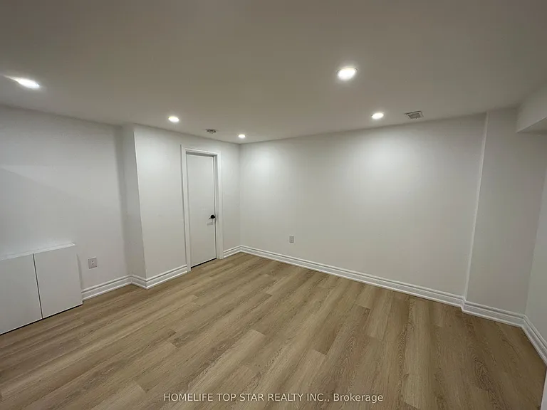 38 Cartier Cres #BASEMENT — Photo 2
