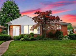 9025 Perrin St, Livonia, MI 48150