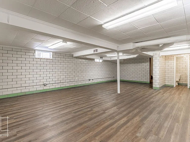 1374 E. Broad St. — Photo 52
