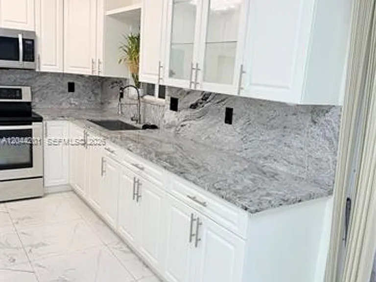 119 SW 6th Ln — Photo 6