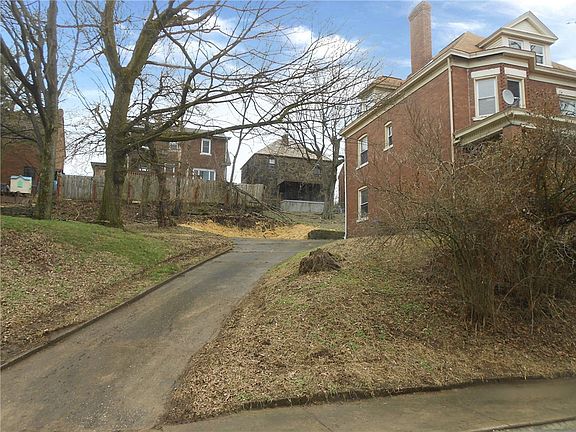 2nd image of 32 Weller St